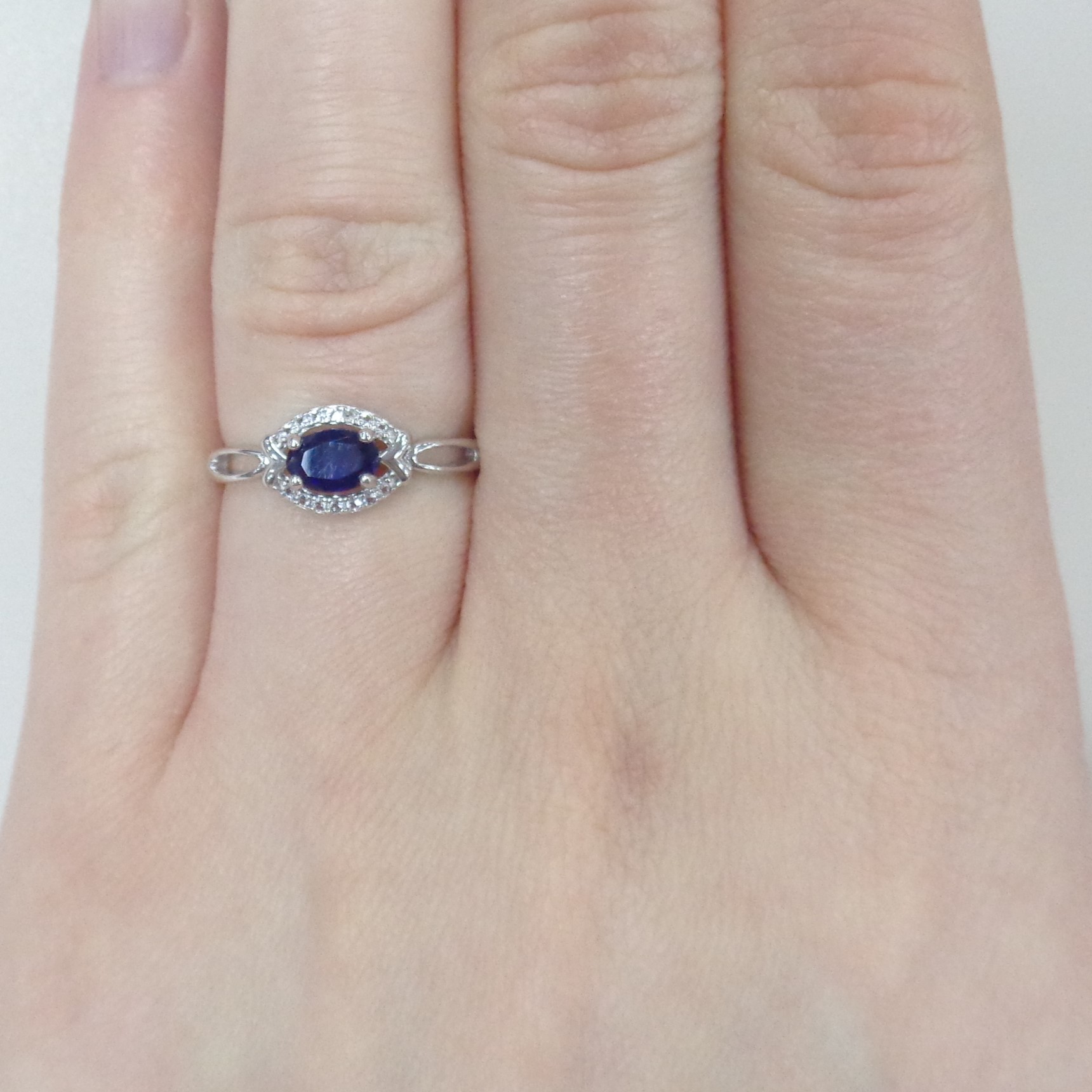 Серебряное кольцо с сапфиром